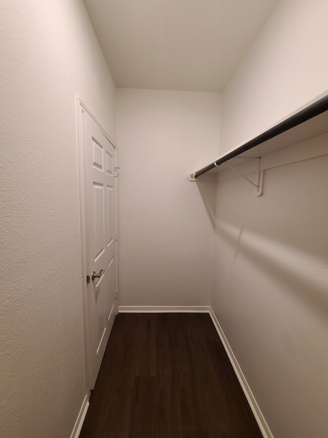Building Photo - 3151 Roe Dr