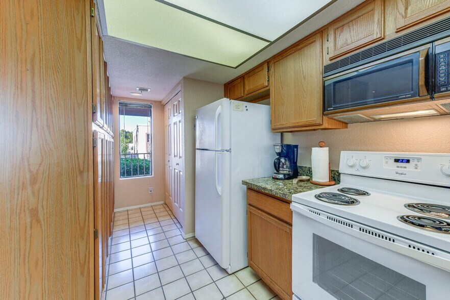 Building Photo - 205 E Boise St