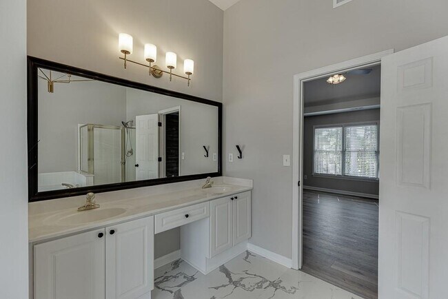 Building Photo - 1795 Lake Heights Cir