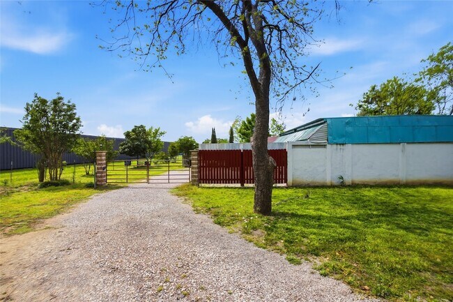 Building Photo - 2543 Co Rd 332