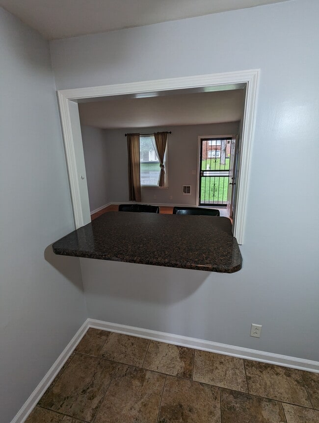 Building Photo - 3213 Lagrange Dr