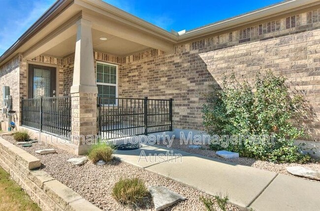 Building Photo - 220 Comal Ln