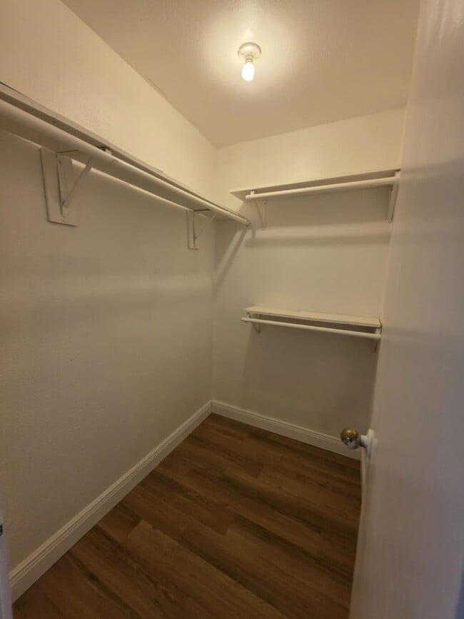 Building Photo - 6219 Saxon Dr