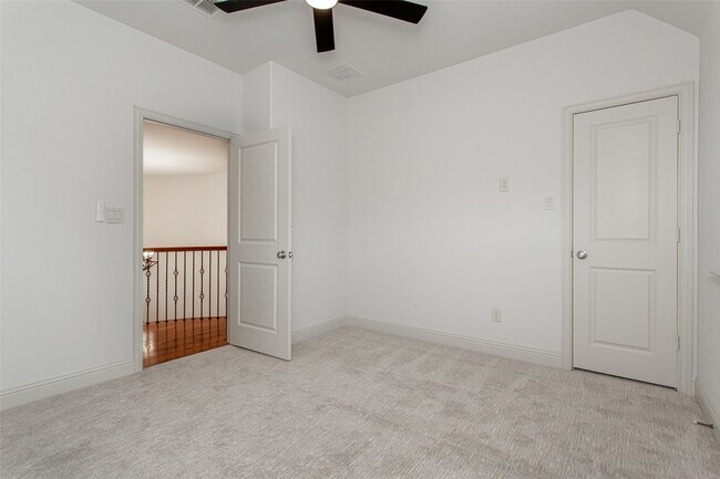 Building Photo - 846 Deerfield Rd