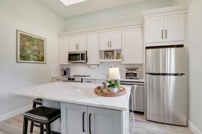 Building Photo - 10735 Lantana Rd