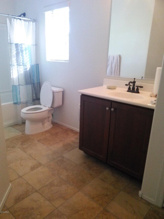 Building Photo - 1212 E Canyon Creek Dr