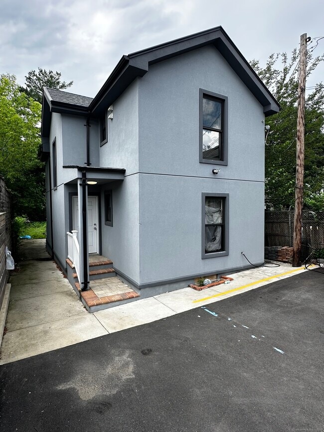 Primary Photo - 49 Hill St