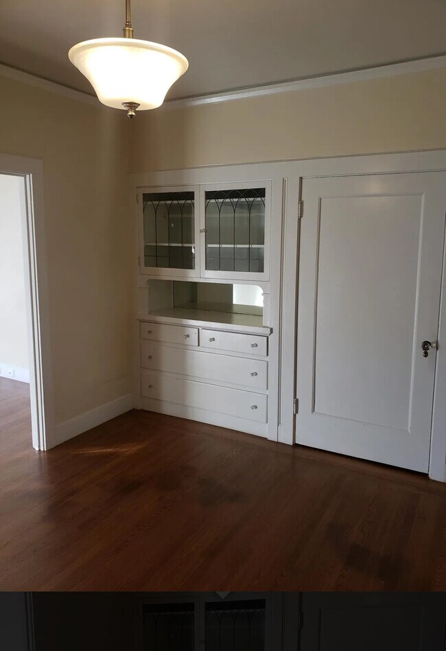 Building Photo - I St