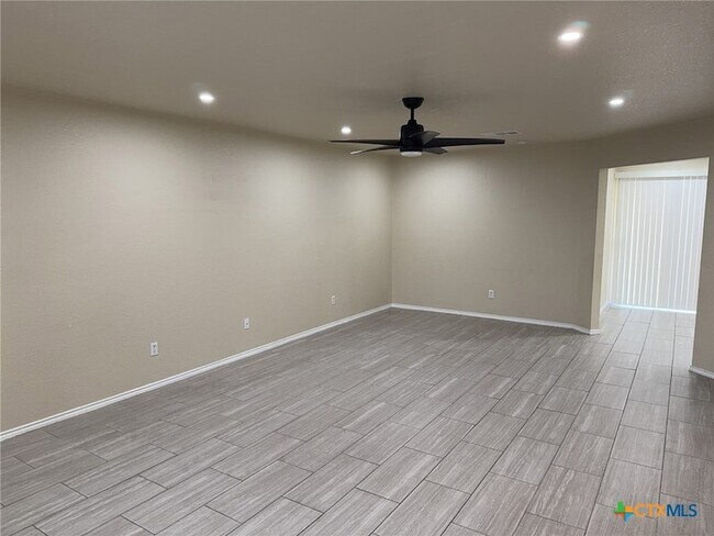 Building Photo - 2611 Littlewood Dr