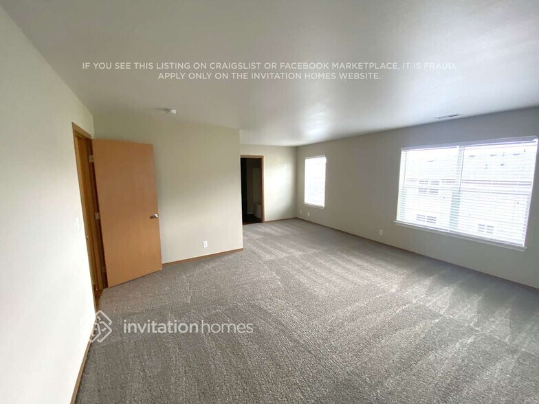 Building Photo - 20120 15th Ave E