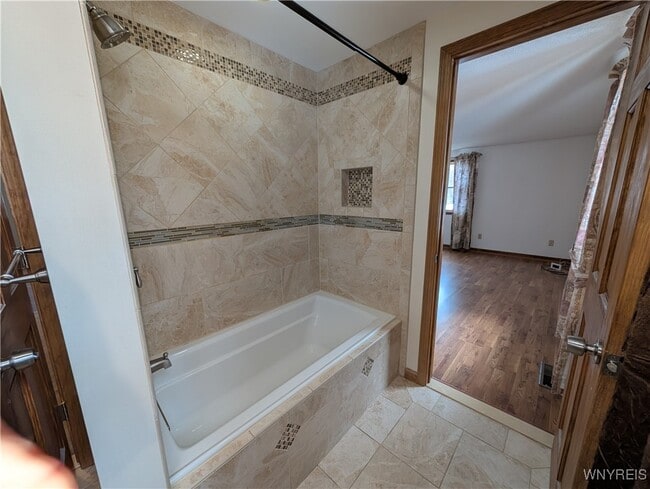 Building Photo - 270 Selkirk Dr