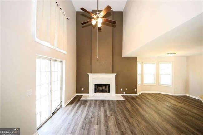 Building Photo - 121 Stoneforest Dr