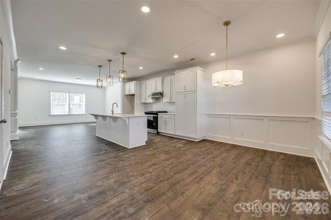 Building Photo - 1237 Eastway Dr