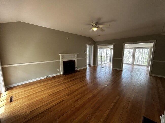 Building Photo - 101 E Lewis Rd