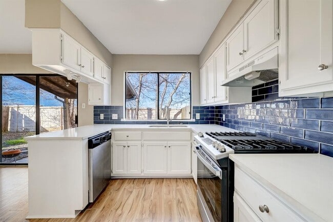 Building Photo - 1406 Hyridge Cir