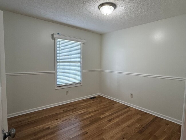 Building Photo - 3 bedroom one- level beauty in North Johnson City!