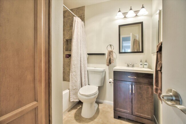 Building Photo - 3456 Castle Glen Dr