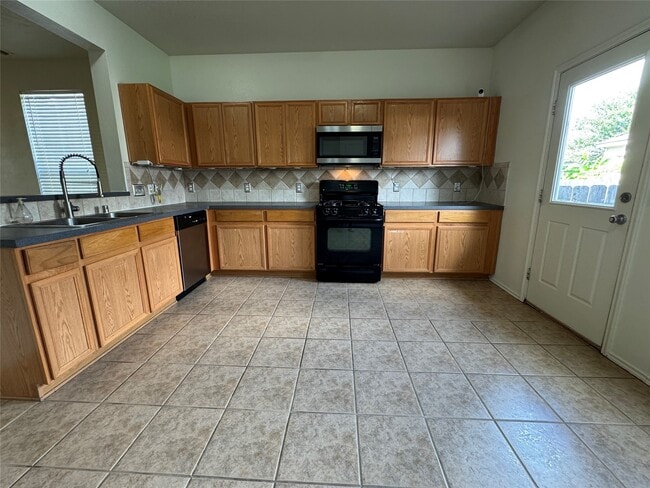 Building Photo - 9714 Coyote Creek Dr