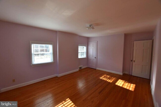 Building Photo - 10118 Cedar Ln