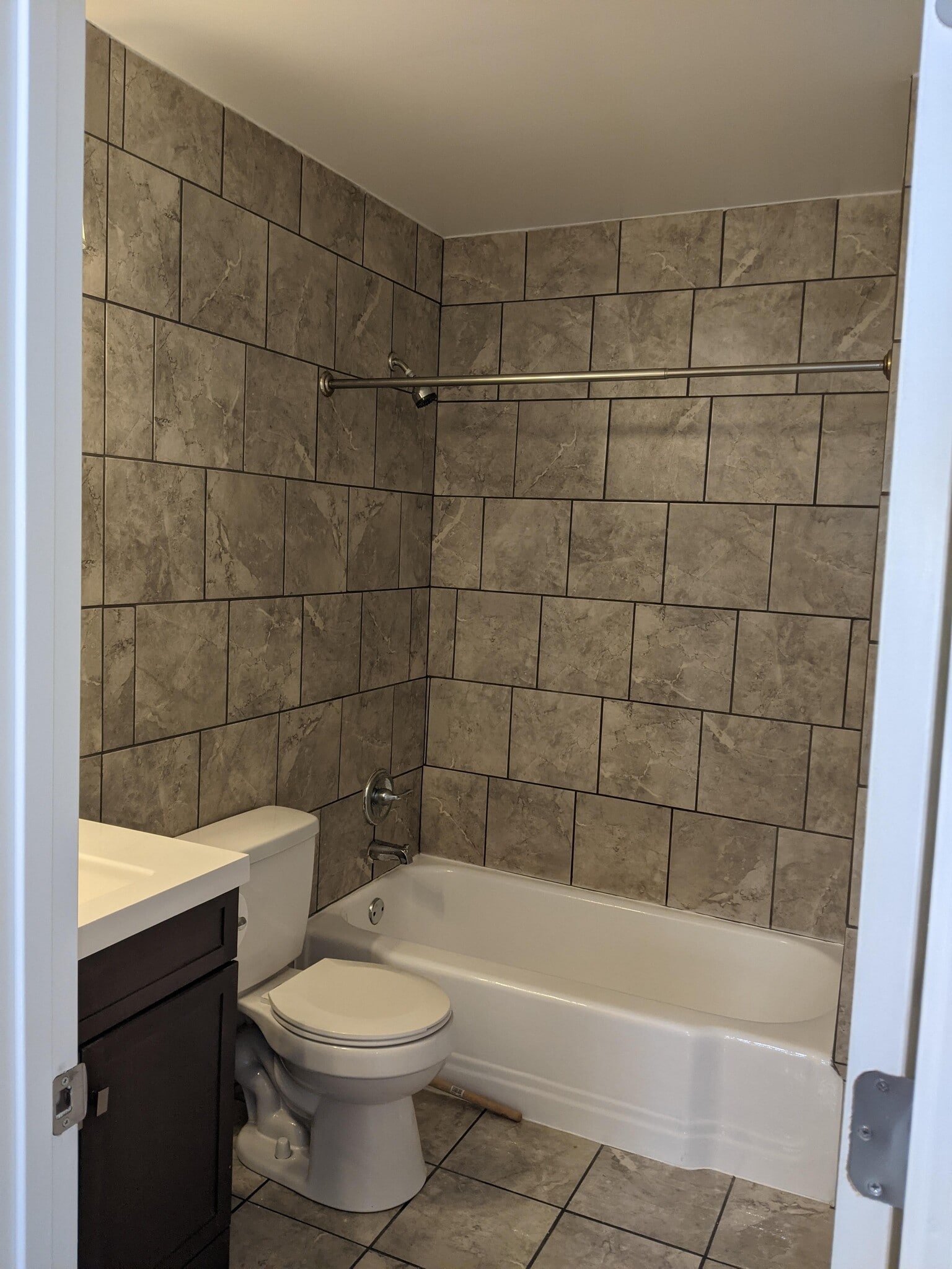 Full Bathroom - 310 Semple St