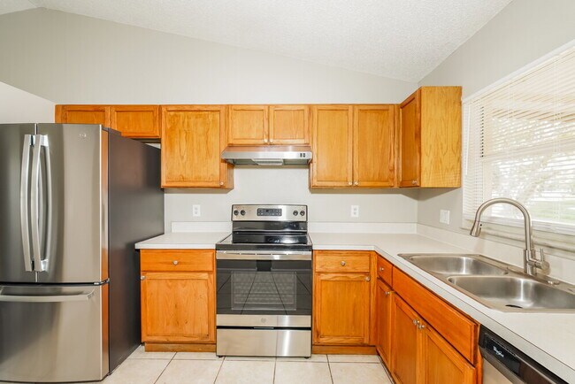 Building Photo - 646 Jaguar Ct