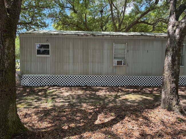 Building Photo - 3 bed 2 bath manufactures home available now