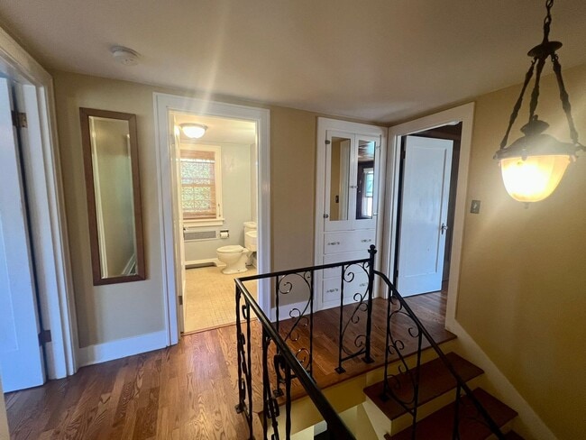 Building Photo - Updated 1920s 4BD
