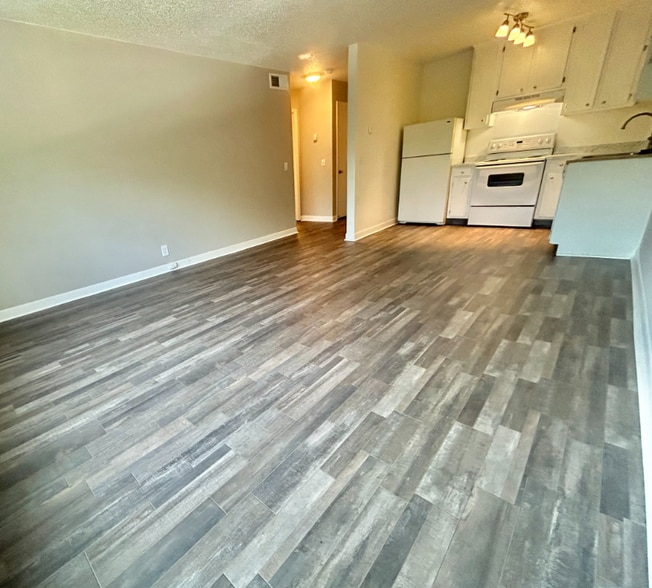 Building Photo - 1005 Hickory Hill Ln