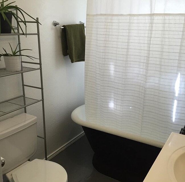 Bathroom 2 - 1409 N Austin St