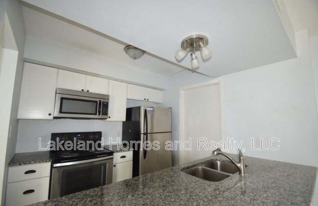 Building Photo - 939 Castle Way