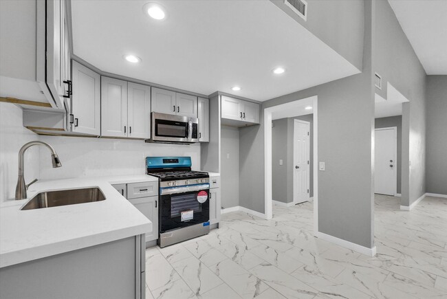 Building Photo - 1046 N Clifford Ave