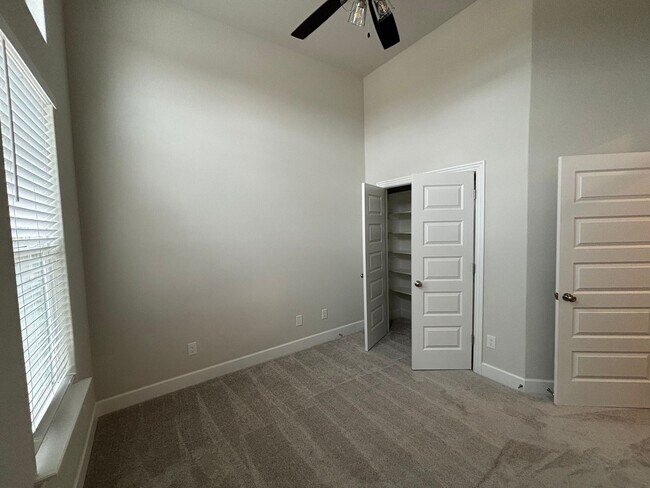 Building Photo - Cozy 4 Bedroom/2.5 Bath Home in a Wonderful Neighborhood