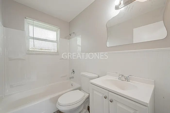 Building Photo - 1137 Maple Ave