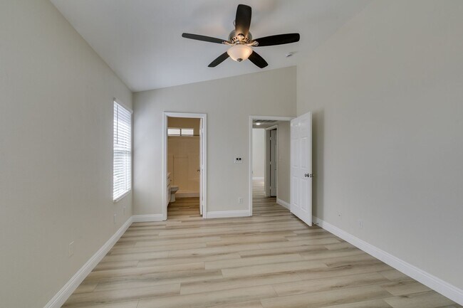 Building Photo - Charming 3-Bedroom Home in Green Valley wi...