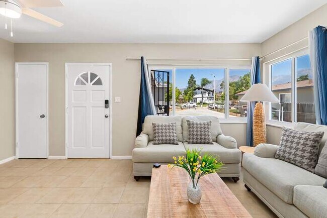 Building Photo - Cozy 2BR Home with Bright Interior & Relaxing Patio