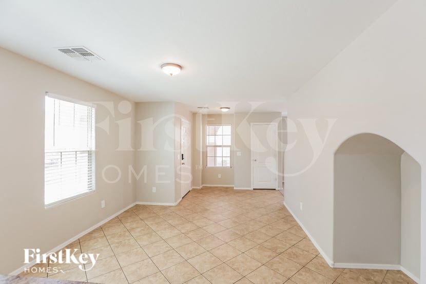 Building Photo - 2226 S Buckaroo Trail