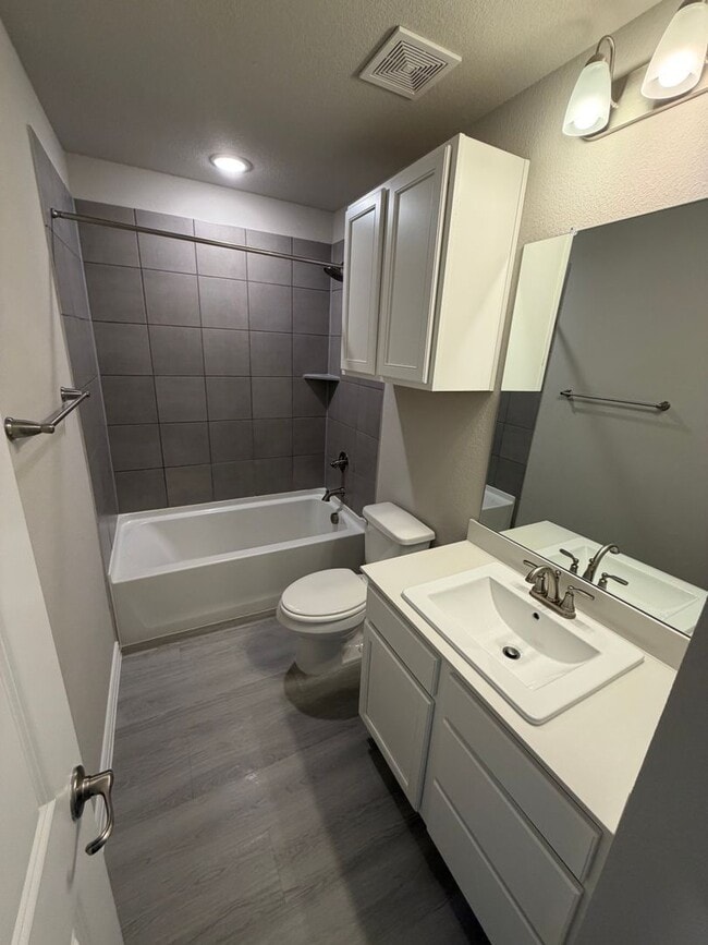Building Photo - 2940 Bluets Dr