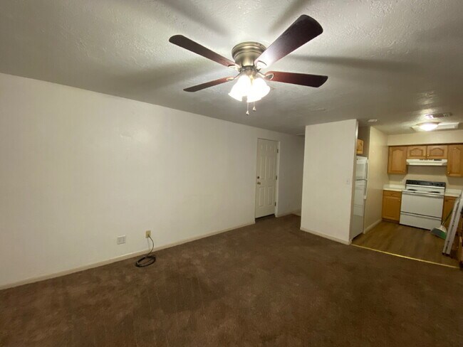 Building Photo - Cute 1 bed 1 bath Townhome