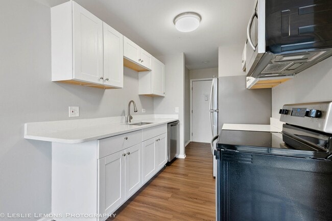 Building Photo - 5700 Hillcrest Ln