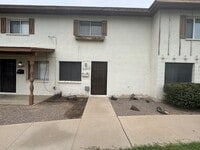 Building Photo - Holiday Gardens 2br Townhome