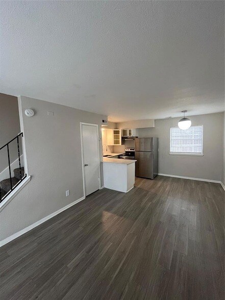 Building Photo - 401 NW 24th St