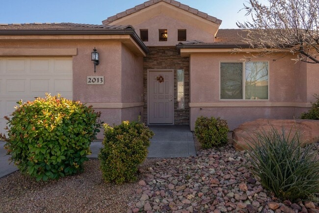 Building Photo - Beautiful 3 Bedroom Home Near Snow Canyon Parkway