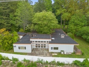 Building Photo - 36 Crosshill Rd
