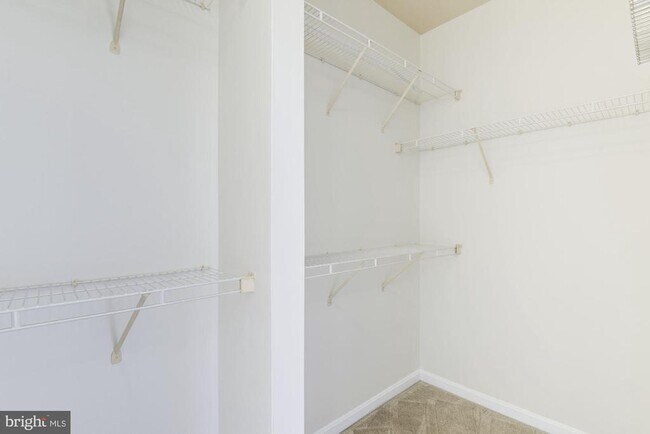 Building Photo - 1860 Stratford Park Pl