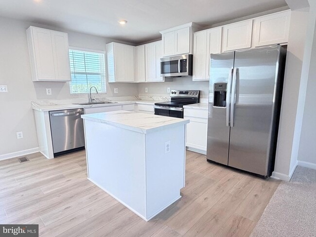Building Photo - 785 Hisey Ave