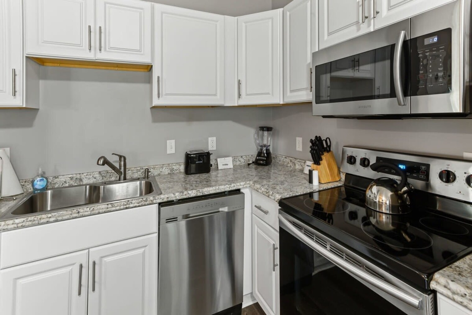 Building Photo - 7315 Leghorn St