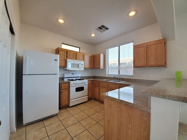 Building Photo - Cimarron Laredo Rud