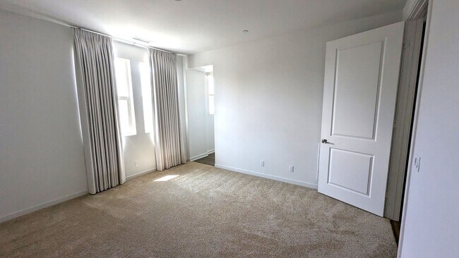 Building Photo - 7449 Channel View St