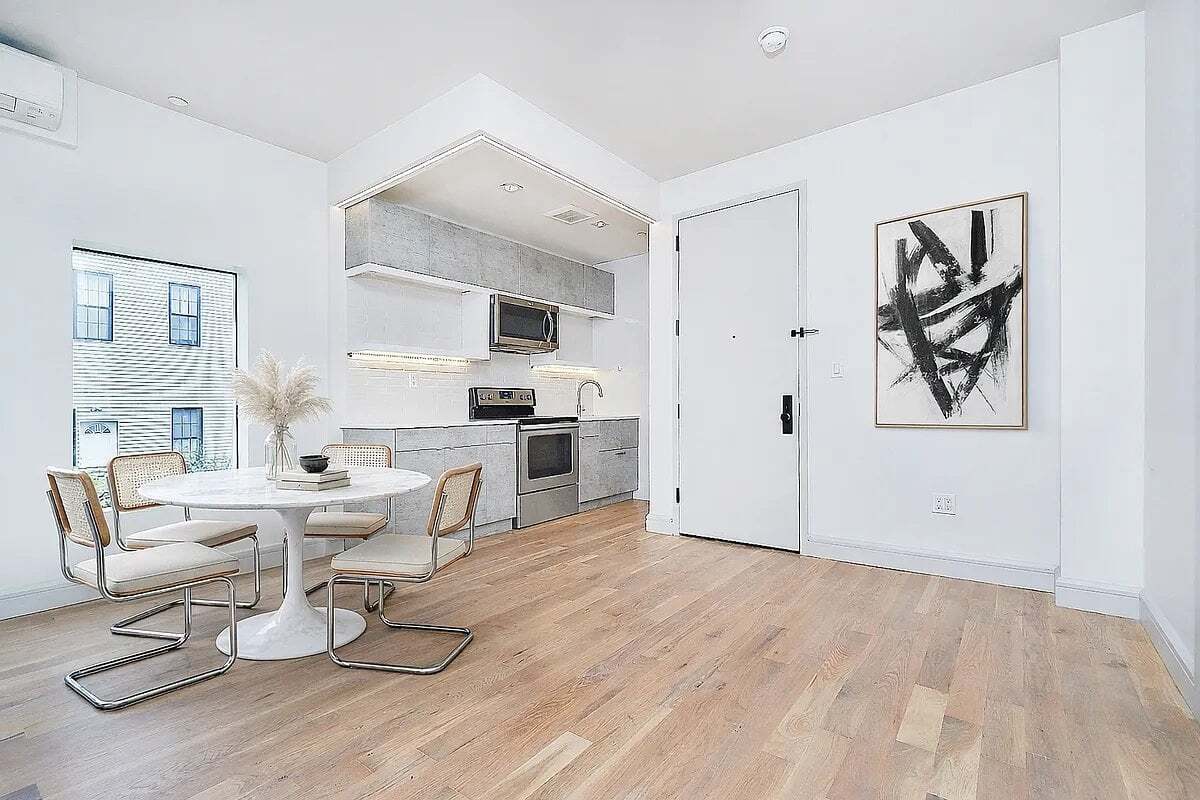 Building Photo - 56 Frost St