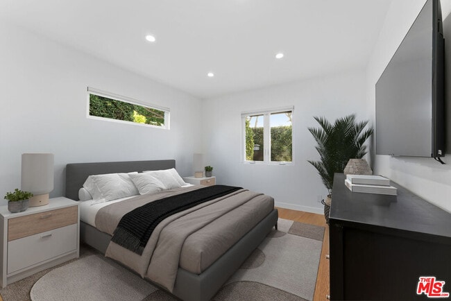 Building Photo - 8833 Ashcroft Ave